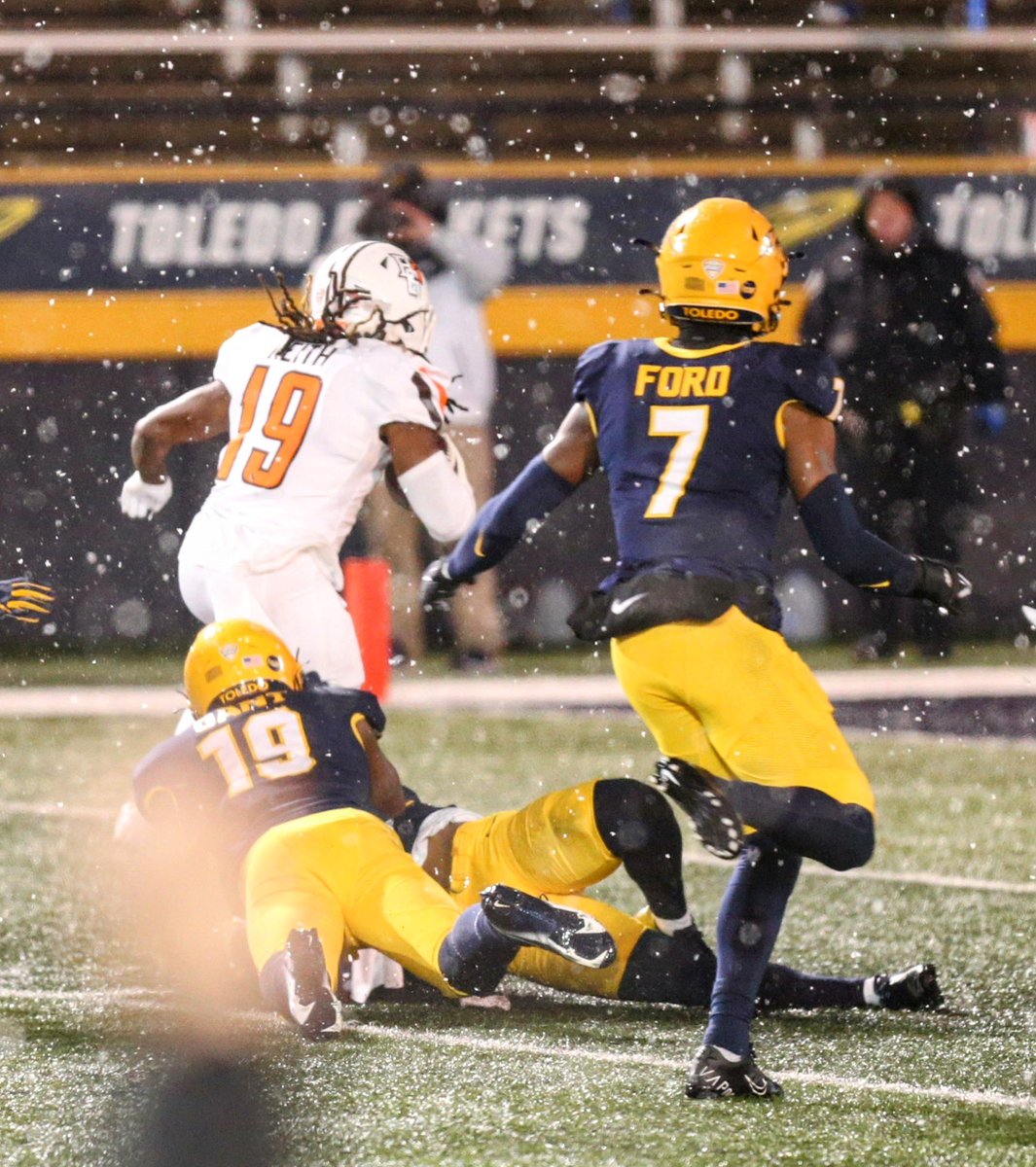 CoachBWhite7's tweet photo. #WakeUpFlying &amp; Happy FalconTastic  BDay to @Taronkeith4 A great player &amp; better person who knows how to Finish a Game!  #Closer https://t.co/iYKSf29xDj