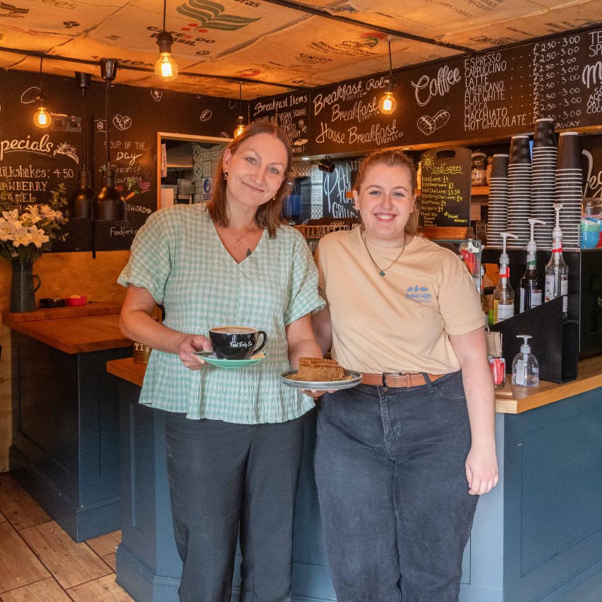 RenCouncil's tweet image. We're showcasing the many brilliant shops, cafes, restaurants and bars to #SpendLocal in Renfrewshire on the first Scotland Loves Local Week.

renfrewshire.gov.uk/article/13482/…

#SLLWeek #ScotlandLovesLocal #ChooseLocal #LovePaisleyLoveLocal