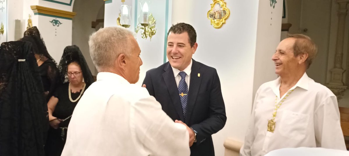 Vox_Molina's tweet photo. ⛪ Ayer, nuestro teniente alcalde @antoniomarsanz y los concejales @JoseM45014755 y @PalomaBlancoBra, acompañaron a los vecinos de #LosValientes a la procesión de su patrona, Ntra Sñra de las Mercedes.
🟢Se respiraba #Tradición y #Devoción, ojalá no se pierdan las #Costumbres. https://t.co/8uy6Dpby80