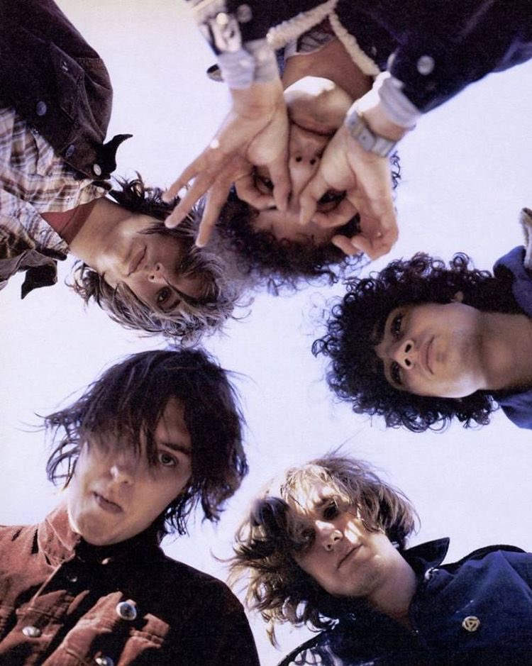 lalvas10's tweet photo. @Indie5051 The strokes, me ponen muy de buenas y hacen que me olvide de aquello que me hirió . https://t.co/j9mGvw05y7