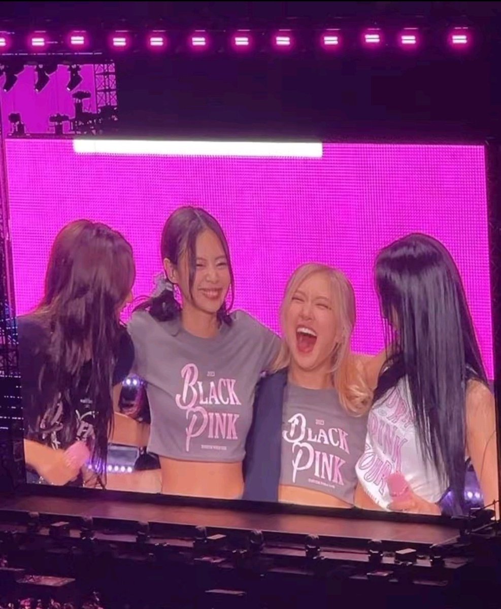 jisooyaaah013's tweet photo. MY FOREVER BLACKPINK

#BLACKPINK https://t.co/RpWdtpTeKM