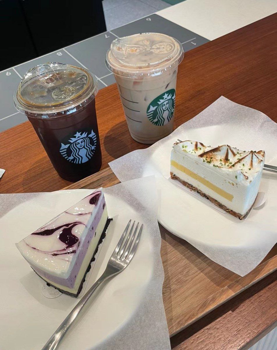 cyper_21's tweet photo. Even hot coffee will cool down, and even the most beautiful flowers will wither. https://t.co/ITI2uBTOYN
