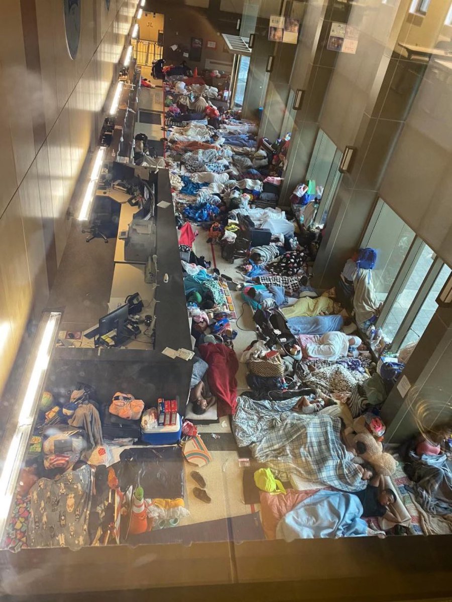 GayDispatcher's tweet photo. This is the inside of the 012th district police station. Many of the city’s 22 police districts look like this. I feel sorry for these people. Here legally or not, they still deserve to be housed in better conditions. Where is the money we are spending going? It’s not to housing https://t.co/9MSsPWc2ab