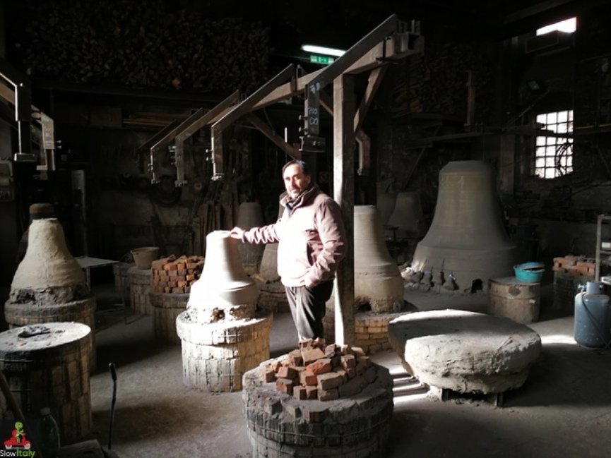 SlowItaly's tweet image. Did you know that #Italy is home to the oldest manufacturing company in the world? It was founded more than 1,000 years ago and is still owned and run by descendants of the same founding family. 
slowitaly.yourguidetoitaly.com/2017/12/agno...

📸 #Agnone #Molise #Italia 🇮🇹