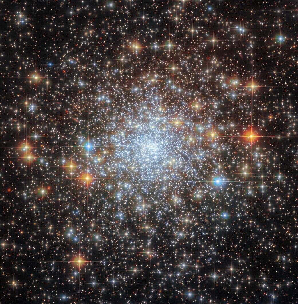 talius's tweet photo. #Hubble Glimpses #Globular #Cluster #NGC 6652

The glittering, glitzy contents of the globular cluster NGC 6652 in the constellation Saggitarius sparkle in this star-studded image from the NASA/ESA Hubble Space Telescope..... https://t.co/yhQX06XsAd https://t.co/ymrFI4QPiY