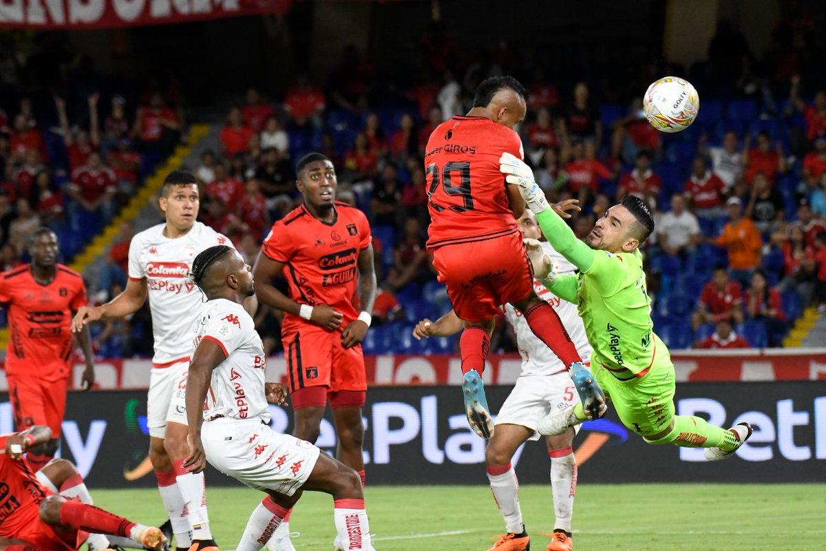 ospafoto's tweet photo. América vs Santa Fe.
América de Cali Venció a Santa Fe 2-0 en partido por la fecha 8 de la liga Betpay Dimayor en el Pascual Guerrero. En el minuto 26 Adrián Ramos anota el primer tanto, en el segundo tiempo sobre el minuto 51 Andres Sarmiento anota el segundo gol/ Oswaldo Páez https://t.co/MstextvCUo