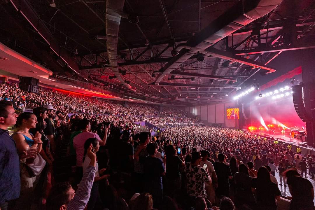 El otro día soñé que <a href="/Luisa_Vox/">Luisa Vox</a> tenía un Sold Out en el CitiBanamex en Mty y que yo tenía hasta pase de backstage.

Al menos cuando suceda no podré decir que "Ni en mi sueños" lo imaginé. Ya quiero que llegue ese día 🥹