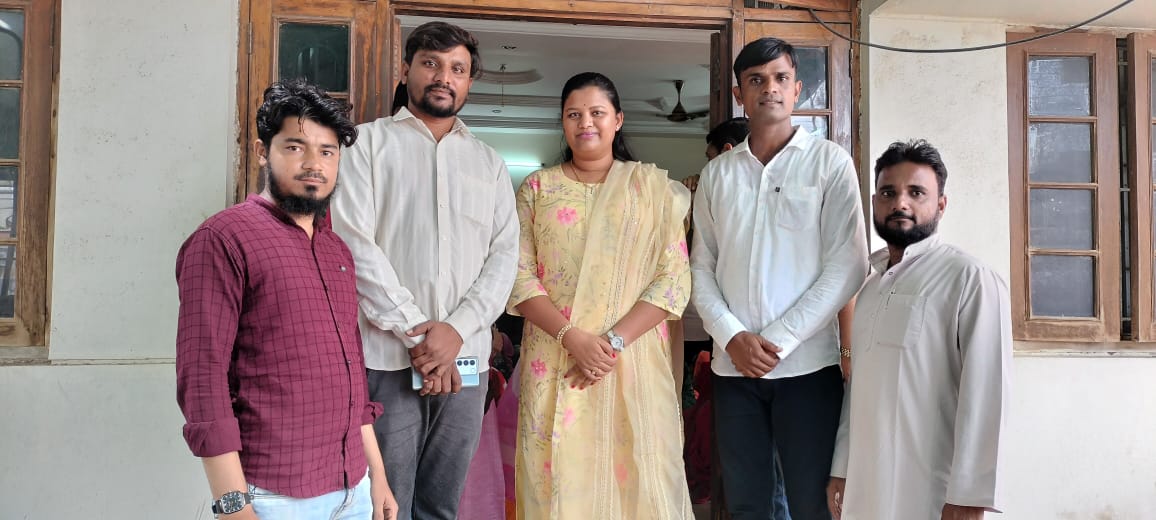FulmaliBandu's tweet photo. #CCAA #रेलवे #OneTimeSettlement
हमारे महाराष्ट्र ओर कर्नाटक के साथियो ने BJP के प्रदेश महामंत्री श्री. विजय भाऊ चौधरी जी ओर कर्नाटक धारवाड जिल्हे के MP श्री. प्रल्हाद जोशी जी को हमारे सिधी भरती को लेकर #CCAA ज्ञापन दिया 
@AshwiniVaishnaw 
@PMOIndia 
@IR_CRB 
@narendramodi https://t.co/4MSADTc7kO