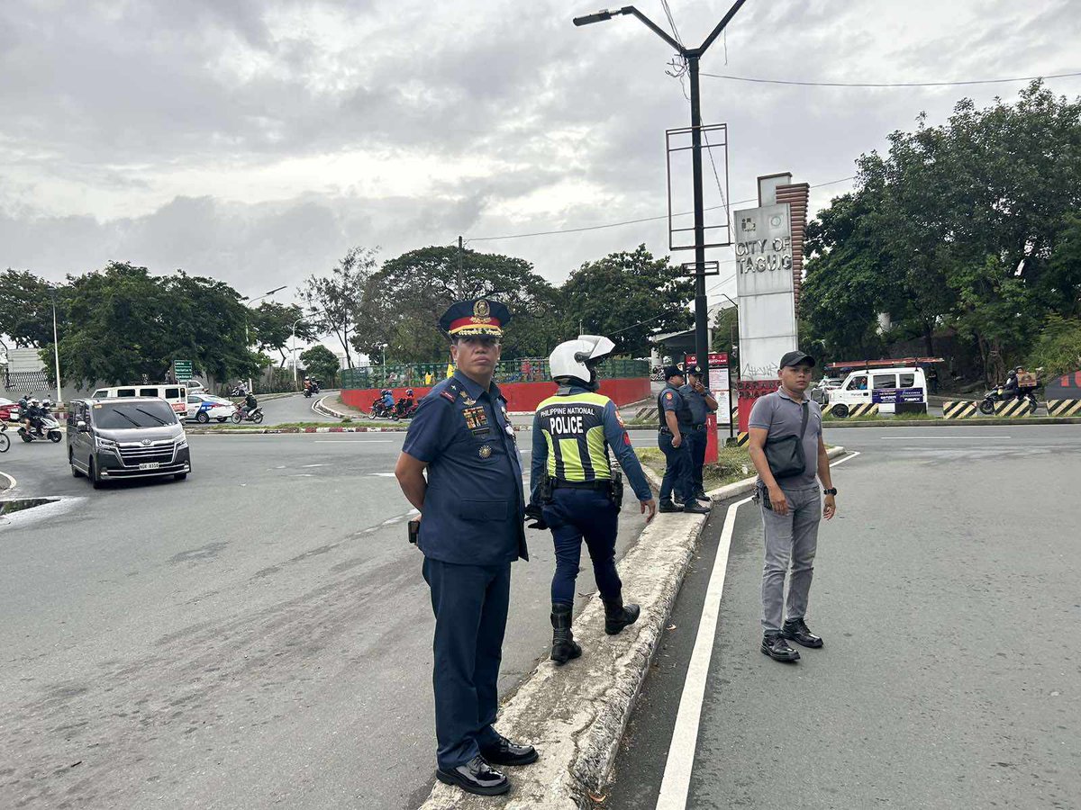 PioSPD's tweet photo. PBGEN RODERICK D MARIANO, District Director, SPD, conducted inspection at Bayani Road corner C5 Road on August 27, 2023, 6:00 PM. The District Director instructed Substation 3 commander to conduct continuous patrolling in the area to preempt incidents of criminal activities. https://t.co/OQD3RmJ07Y