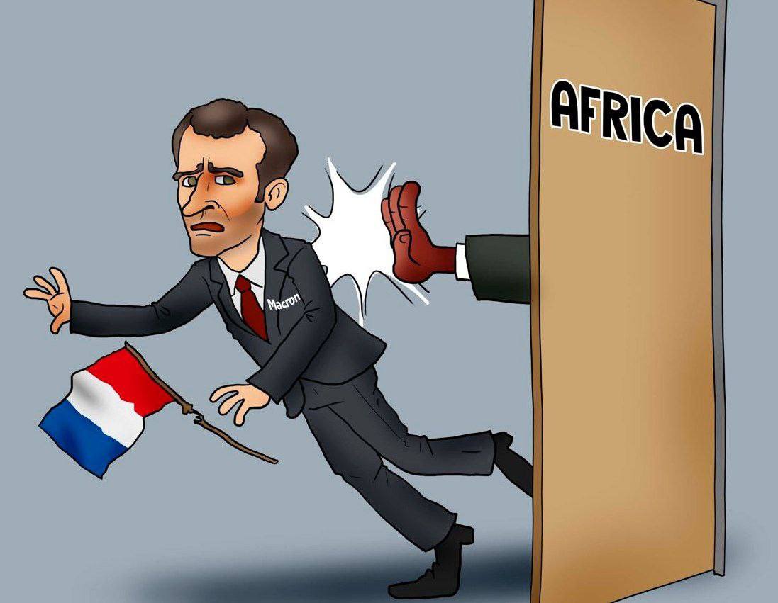 🇳🇪🇫🇷Las autoridades de Níger cortaron la electricidad y el agua a la embajada de Francia en Niamey. Además, el líder del país, Abdurrahman Chiani, ordenó bloquear no sólo el suministro de agua y electricidad a las bases militares francesas, sino también la entrega de alimentos.