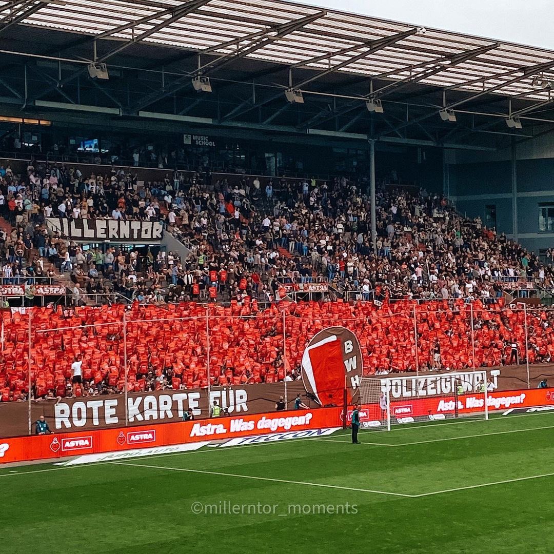 Rote Karte für Polizeigewalt!

---
#Fanhilfe #FCSP #BWH #FCSPfcm
