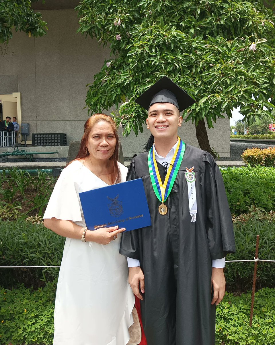 chardzilla_'s tweet photo. Finally! 2 more years, bachelor's degree na. ✈️❤️

#Flight2023 https://t.co/JAtV2A5ejI