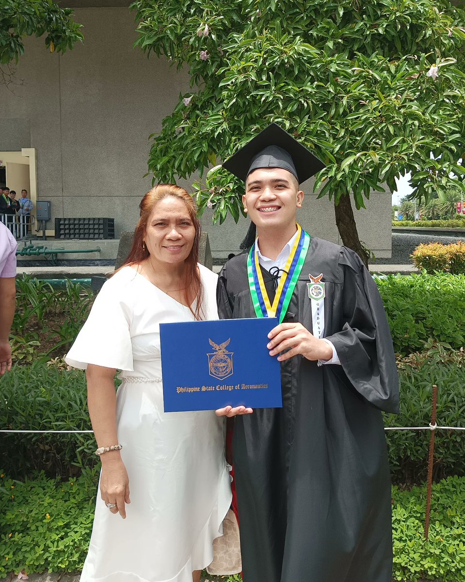 chardzilla_'s tweet photo. Finally! 2 more years, bachelor's degree na. ✈️❤️

#Flight2023 https://t.co/JAtV2A5ejI