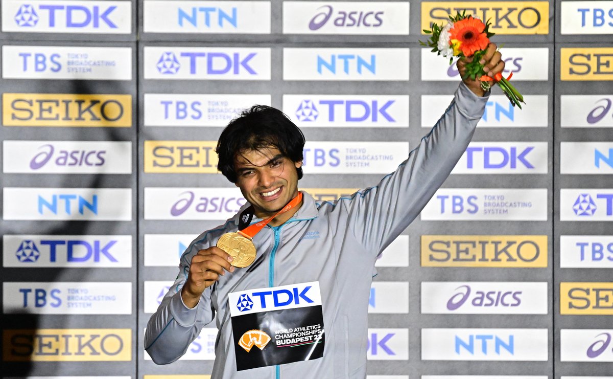 toisports's tweet photo. #WorldAthleticsChampionship2023 #Javelin 

#NeerajChopra wins #India's 🇮🇳 first #WorldAthleticsChampionships gold 🥇

VISUAL STORY 📸👉🏿 https://t.co/1MJCRI9TfX https://t.co/Tjcl1vZXKL