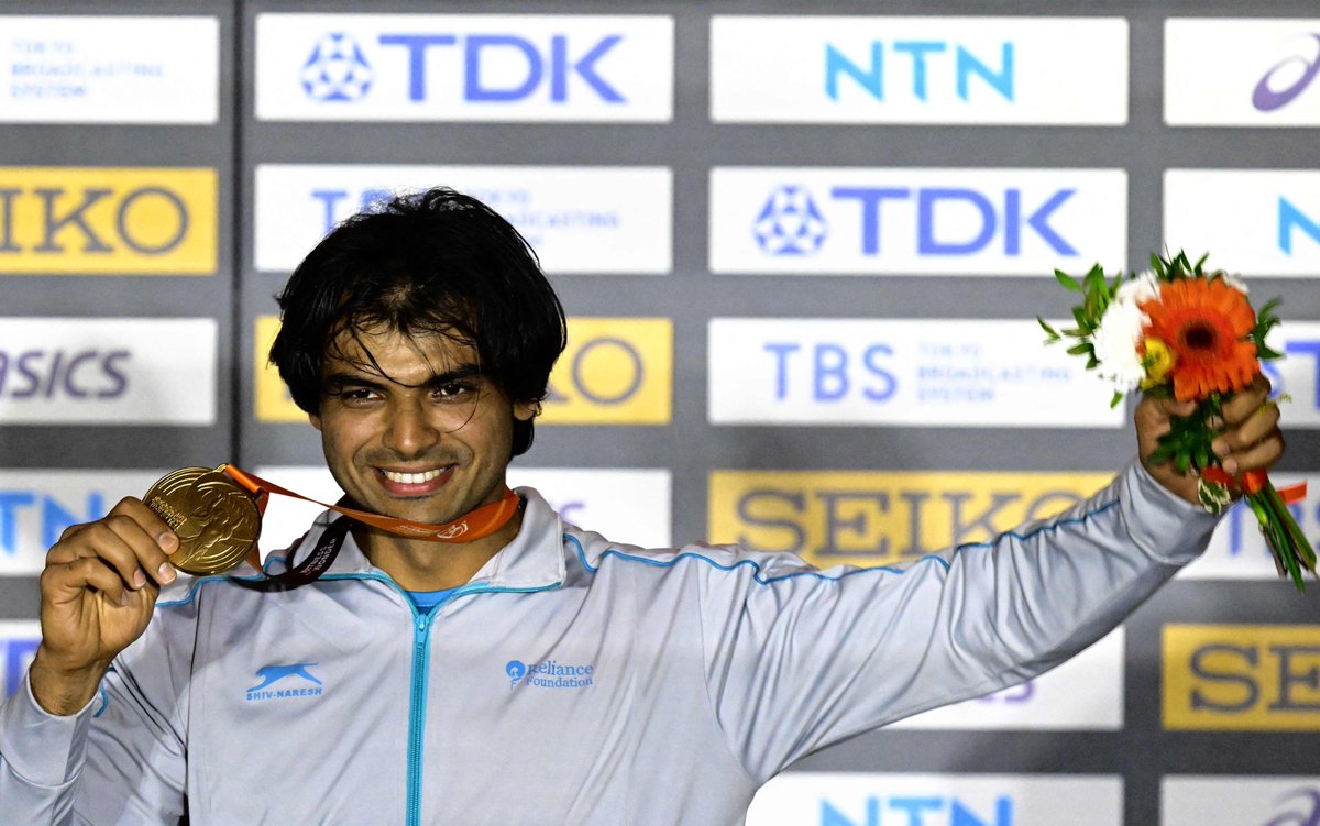 toisports's tweet photo. #WorldAthleticsChampionship2023 #Javelin 

#NeerajChopra wins #India's 🇮🇳 first #WorldAthleticsChampionships gold 🥇

VISUAL STORY 📸👉🏿 https://t.co/1MJCRI9TfX https://t.co/Tjcl1vZXKL