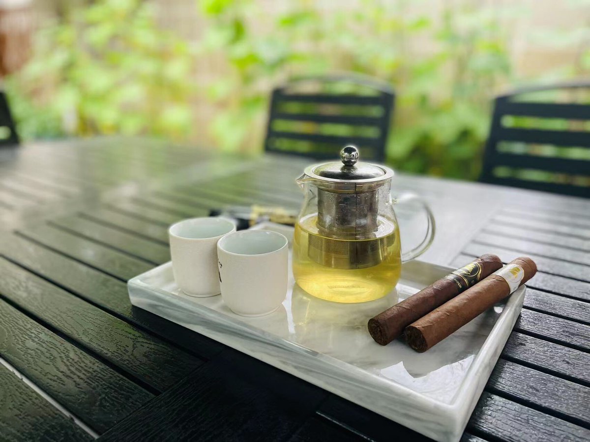 Cigar time,Davidoff pairing with Chinese tea.
#pssita #botl #stol #nowsmoking #cigar #cigars #CigarLife #cigaraficionado #cigarsociety #CigarCulture #cigarreserve #cedarspills #cigarlifestyle #cigarsmoker #casino #TexasHoldem #caffee #premiumcigars