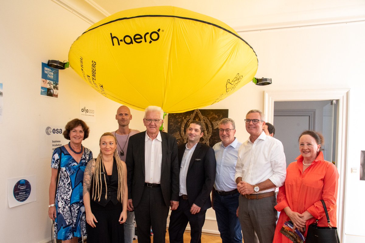 Prime Minister Kretschmann visits h-aero® tcgm-zc1.campaign-view.eu/ua/SharedView?…
