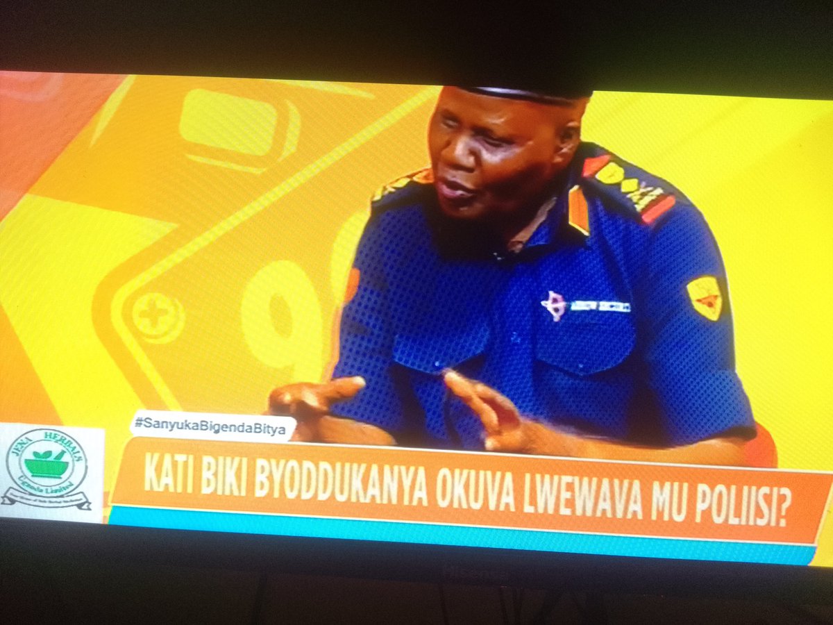 RDrileo's tweet photo. A man who could swear to handle Dr KIZZA BESIGYE is now in private security..Sam Omala single handedly illegally stoped Dr KIZZA BESIGYE to to work,church etc
@kizzabesigye1 @SimonKaggwaNjal @HEBobiwine @NUP_Ug https://t.co/fz5zranr0D