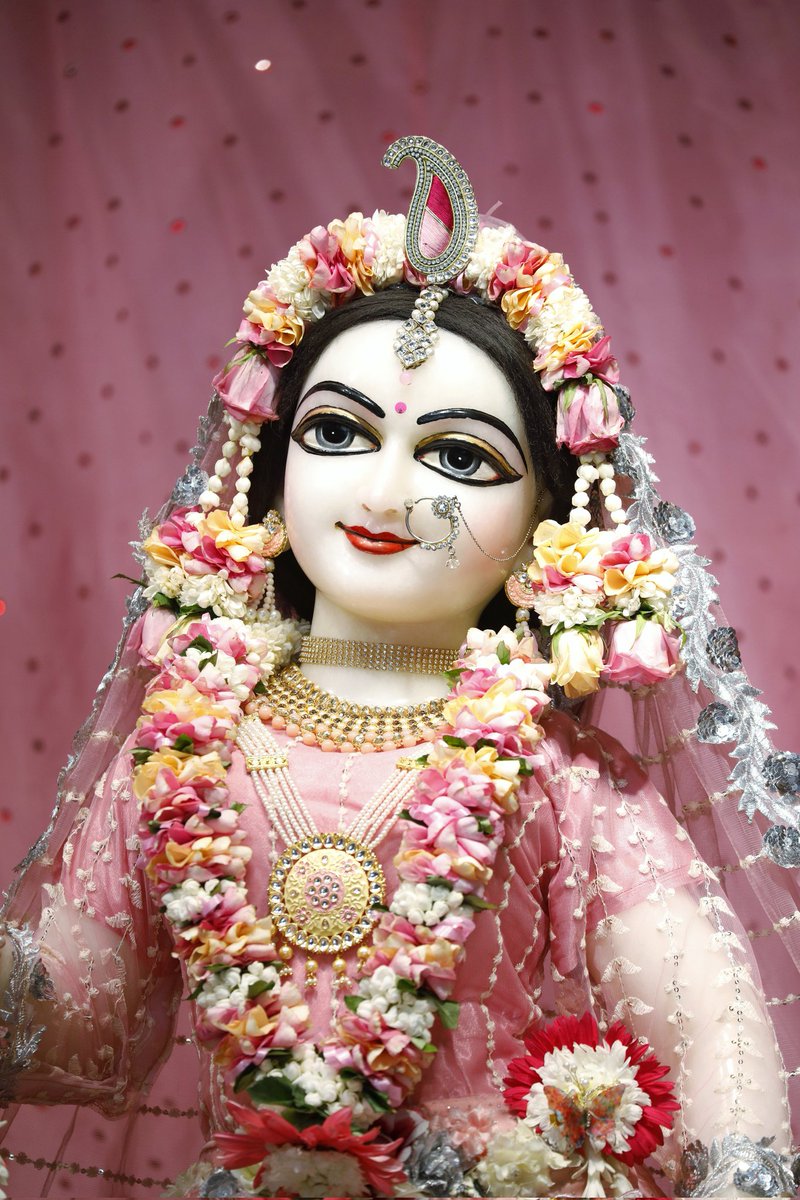 iskcon_noida's tweet photo. Hare Krishna,

Jhulan Yatra Day 2.

Sri Sri Radha Govind Dev ji Shringar Aarti Darshan, 28th Aug.

Please comment " Hare Krishna "  for pleasure of Sri Sri Govind Dev Ji.

#iskcon_noida #radheshyam #devotional #harekrishna #srimatiradharani #radheradhe #radharani https://t.co/WnyFsaGWf6