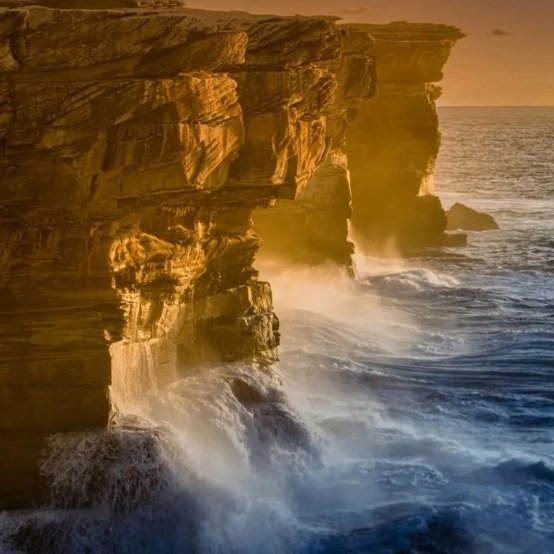 frame_abel's tweet photo. MEET ALINA: With an interest in nature and art, photography soon became a passion for this devoted photographer. Alina began by shooting sunsets and sunrises, photos of family members, friends and nature, and soon developed her own personal style ☀️🌊
#frameabel #artistsinaugust https://t.co/r3dZKQKbFx