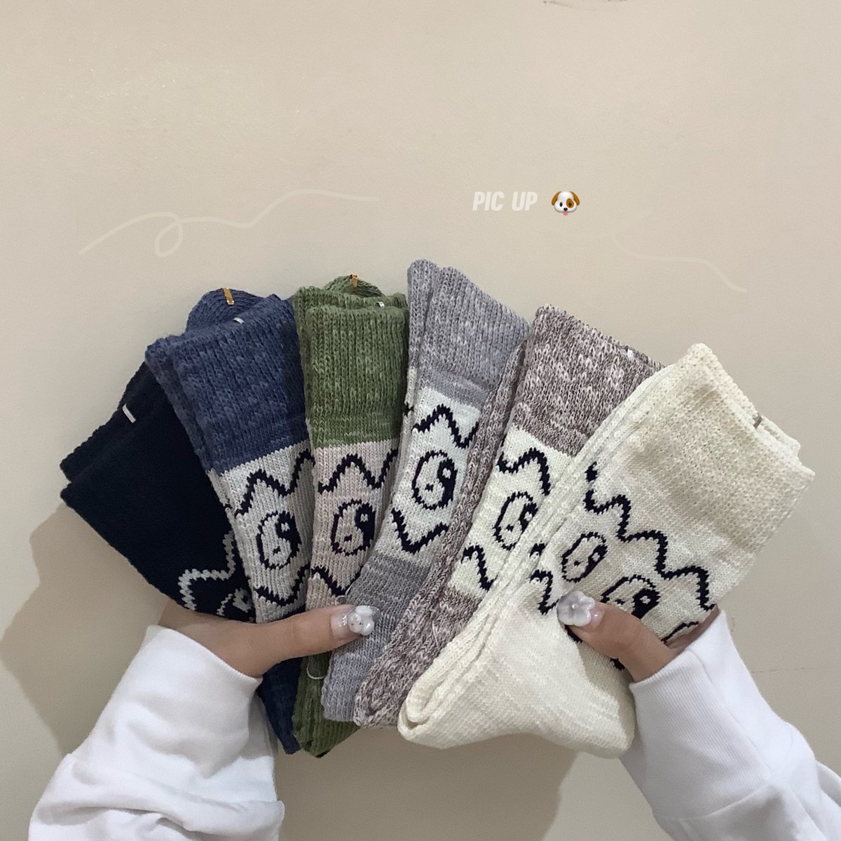 tabio_takasaki's tweet photo. "yin yang"
スタッフ間でも大人気☯️
みなさまのお好きなカラーは??ꪔ̤̥
✔︎item
インヤンソックス ¥1,210
#011141114
#靴下屋 #靴下 #ソックス #靴下コーデ #メンズライク #カジュアルファッション #tabio #タビオ #靴下屋足元くら部 #足元倶楽部 #足元コーデ #sockstagram https://t.co/el3REau60Q