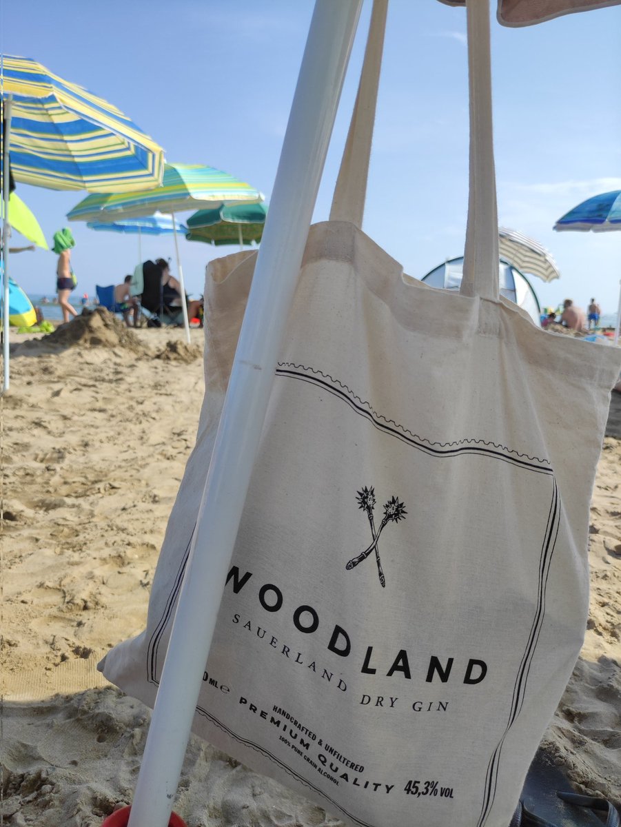 lamperliese's tweet image. Mache kurz die Augen auf und dann das 😯.. Die "Strandtasche" der frechen Schwester. 

#PromoTour
#Woodland #Gin
@GtJbs 🙃