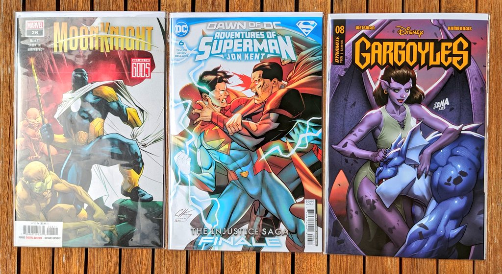Off the stack now we've got:

Moon Knight #26 from #MarvelComics
Adventures of Superman: Jon Kent #6 from #DCComics
Gargoyles #8 from #DynamiteComics

Little bit of everything this afternoon!

#comics