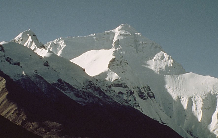 Avui fa 38 anys de la primera ascensió catalana a l’ Everest i primera occidental per l’ Aresta Nord-est.Un record molt emotiu i gratitud per a tots els que ho van fer possible i molt especialment per en Toni, Nil, Sombu i Narayan que avui ja no són amb nosaltres.