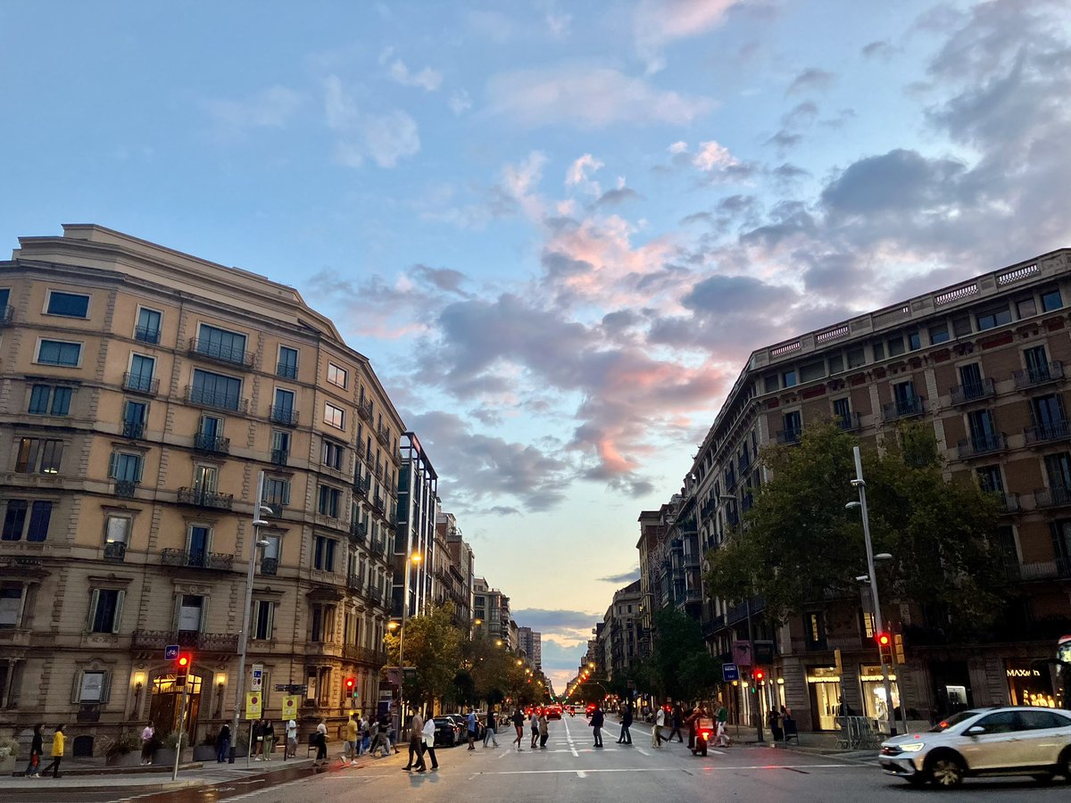 xavier22abs's tweet photo. Carrer Aragó Passeig de Gràcia Barcelona https://t.co/NIiD68TFGC