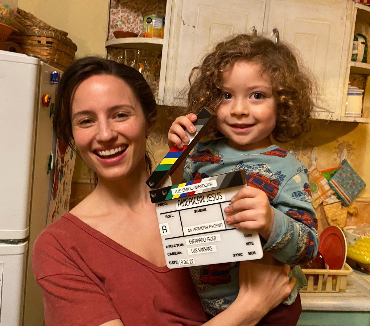 ImageComicsBr's tweet photo. A jovem mãe Sarah e seu pequeno filho Jodie em #TheChosenOne 💛
#IMAGECOMICSBRASIL #THECHOSENONE #ELELEGIDO #OELEITO #AMERICANJESUS #MARKMILLAR #PETERGROSS #TENOCHHUERTA #DIANNAAGRON #MILLARWORLD #NETFLIX #IMAGECOMICS https://t.co/SxfG9qW9XM