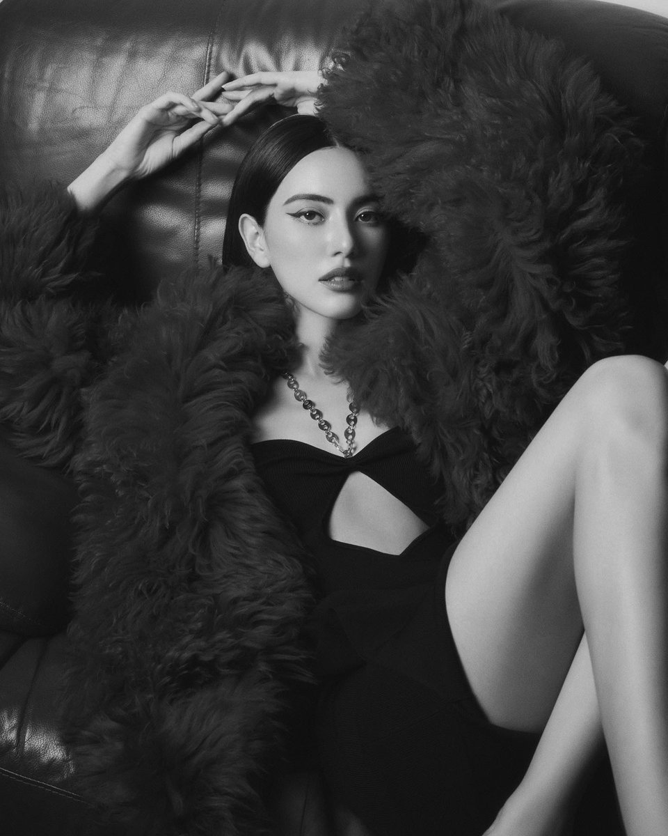 ITSPERSONAL_VV's tweet photo. Davika on #chicmagazine #maidavika 

Photographer ：@chunyoungsang
Model : @davikah
Production Thai team : @giggasabiyong
Stylist : Isabella Choi
Make up : @gemsstone
Hair : @noppasitt.vote
Production : @sawuo_
Artist Coordination : @shinbone79 https://t.co/v95ama46k9