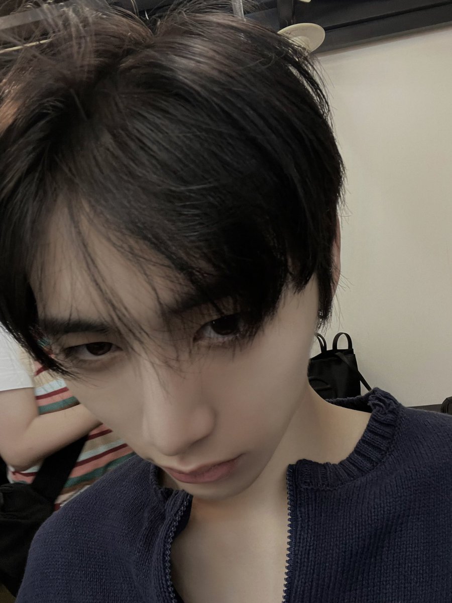 BOYNEXTDOOR_twt's tweet photo. 🤟 👈  🙏ㅣ 🫵ㅓ    🖤
 ㅗ   ㅗ       ㅍ

#BOYNEXTDOOR #TAESAN 
#보이넥스트도어 #태산 https://t.co/tI9H8W7UCz