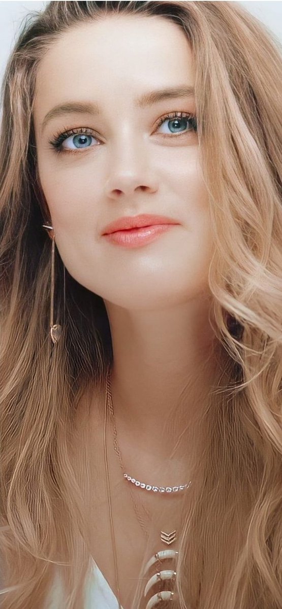 clemente0101's tweet photo. Scarlett o Amber 🤔 https://t.co/S6oHwCU7U3