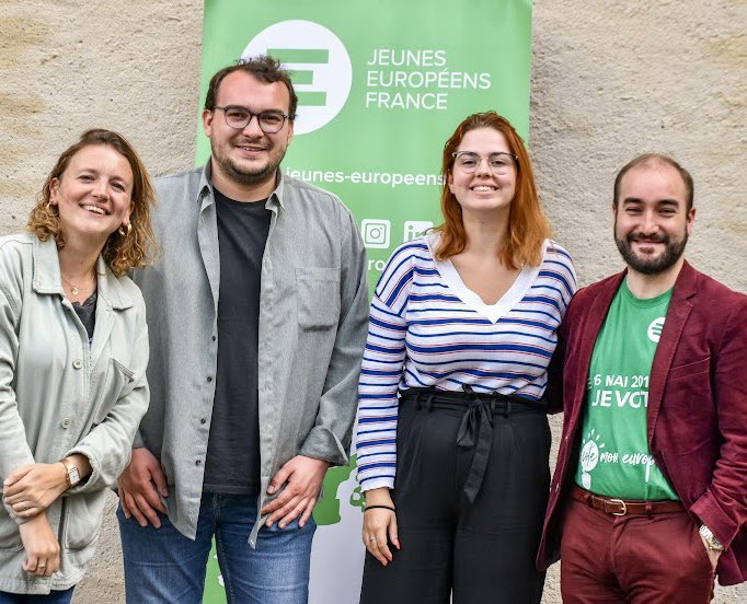 Félicitations et merci à <a href="/AntoineChabal/">Antoine Chabal</a> qui rendait son mandat ce WE et <a href="/LaureNiclot/">Laure Niclot</a> nouvelle présidente des <a href="/JeunesEuropeens/">Les Jeunes Européens - France</a> !
💪Ton équipe peut être fière du bilan et une belle continuité se profile.
Un plaisir de constater la vitalité de notre asso sous le soleil rennais ! ☀️