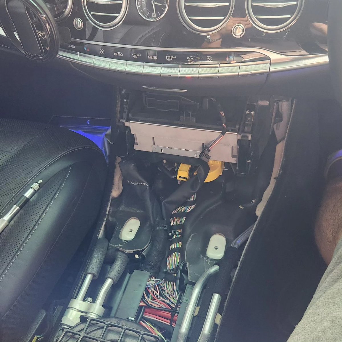odaautogmbh's tweet photo. W222 後期 Sクラス

作業慣れて来たぞ？？wwwwww

#ベンツssd換装
#メルセデスベンツssd換装
#w222
#w213
#c257
#w205
#c217 https://t.co/5ovMeCvaN5