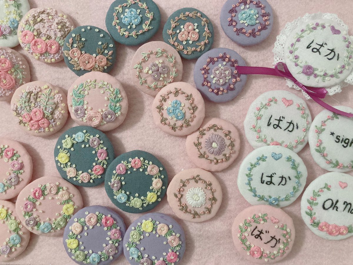 Petite_Amerie's tweet photo. My hand hurts 🪡✨

Only a few stitches left 💪🏻💗

#petite_amerie_embroidery 
#Connichi2023 
#ConnichiKreativmarkt https://t.co/5budXD3bfa