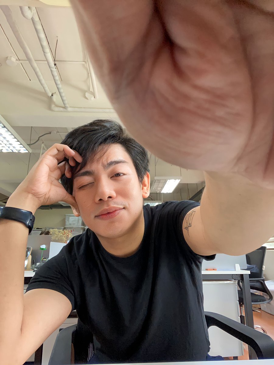 chootstogo's tweet photo. Black is the new white https://t.co/CH6N7CnF8l