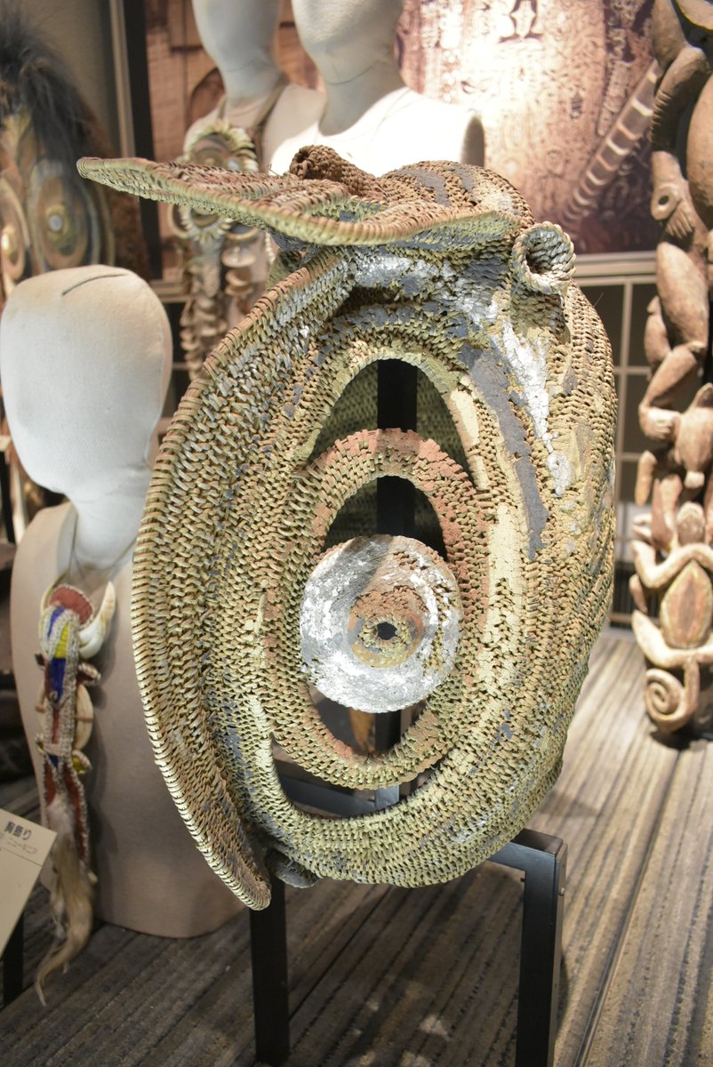 アピヌーン✋ 「ヤムイモ仮面」はパプアニューギニアのお面。 なんと