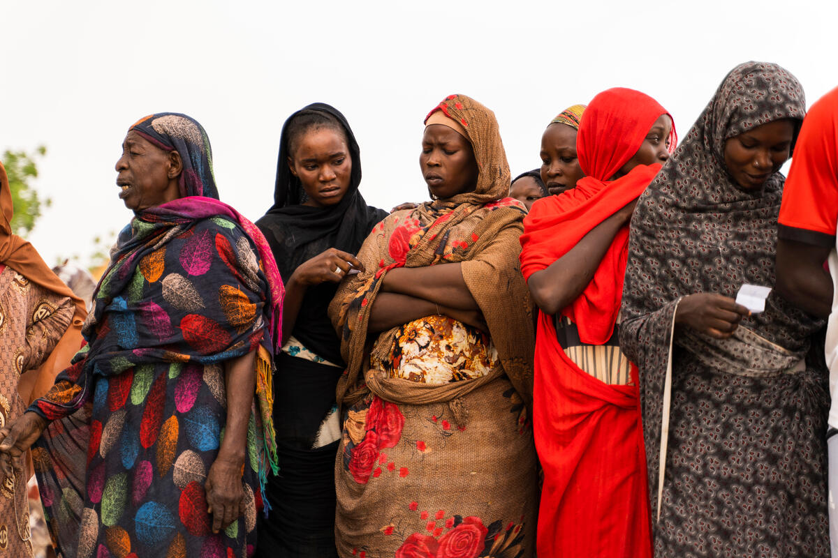 WFP_Media's tweet photo. ⚡#𝗡𝗲𝘄𝘀 𝗙𝗹𝗮𝘀𝗵 | The conflict in #Sudan has driven food insecurity to record levels:
⭕Over 20 million people face severe hunger.
🧑🏽‍🤝‍🧑����Millions have been displaced, 
🏭Critical infrastructure has been destroyed, 
🔙Trade routes disrupted, and 
 📈Food prices have tripled. https://t.co/v2t8Yx58KV