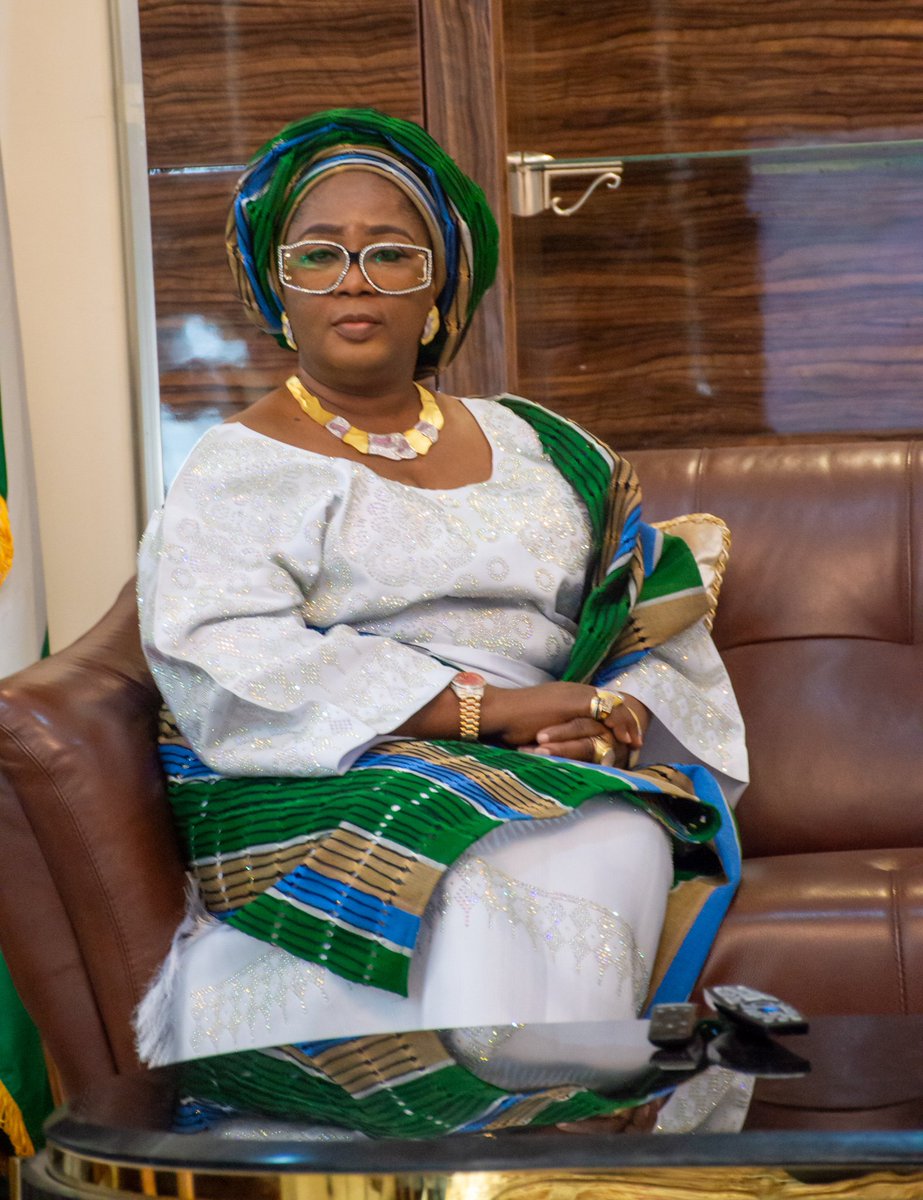 iyalojasgeneral's tweet photo. I hereby present to you Chief (Dr.) Mujidat Folasade Tinubu-Ojo,  The Ààre Oja of Okun Land. https://t.co/TLVIOwzpdI