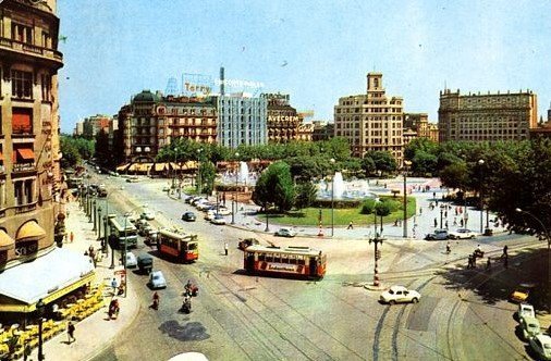 CatalunyaColor's tweet photo. La plaça Catalunya de Barcelona, a la dècada de 1960.
🎨Color original https://t.co/wS8IDt2lXL