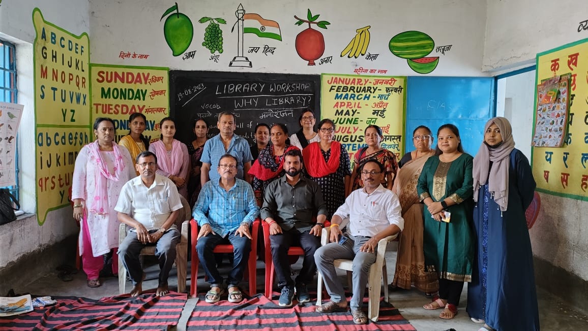 AripanaF's tweet photo. 1/2 Strengthening libraries in schools,making reading a way of life for children is a core area of work at @AripanaF . We support schools &amp; communities in #Mithila to build libraries like in govt middle school Rahamgunj, #Darbhanga Teachers meet up to start work on the library. https://t.co/SYamJQyGZD