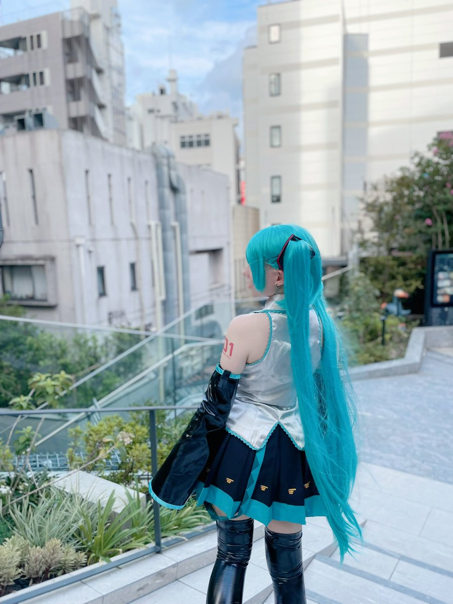 昨日は日本に来て初めてのオフ会でした！来てくれたみんな、ありがとう！！🩵
昨日は緊張して、音も悪くて、歌も下手だった....。それでも楽しんでいただけたなら嬉しいです！次はもっと楽しんでもらえるようにしたいw https://t.co/T7Ubw4GBtA