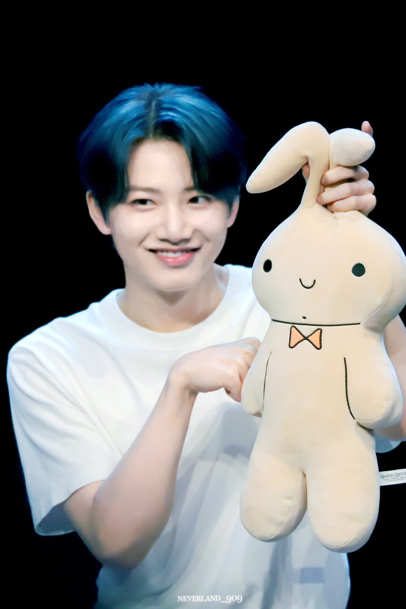 kyuhoer's tweet image. junkyu simplicity screams the loudest luxury