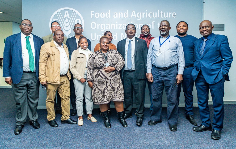 FAOSouthAfrica's tweet photo. #ADGVisit The FAO Assistant Director General and Regional Representative for Africa Dr. Abebe HaileGabriel @FAOAfrica paid a visit to the South Africa Country office while attending the BRICS meetings held in Limpopo South Africa 
@ahmadu_bab41750
@AbebeHGabriel https://t.co/FSQDDtmX9E