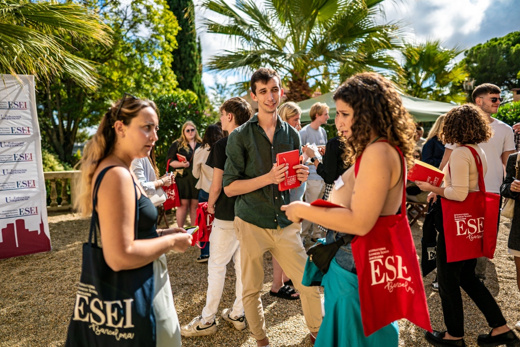 eseibarcelona's tweet photo. Countdown to the Fall Semester! 🍂📚 We can't wait to welcome students from over 35 nationalities to our vibrant campus. 

We would love to know, where are you from? Feel free to comment below ⤵️

🇦🇴🇵🇹🇷🇺🇮🇳🇮🇹🇵🇦🇲🇦🇳🇱🇱🇧🇪🇸
#ESEIBarcelona #ESEICommunity #ESEIBusinessSchool https://t.co/iPYLSDv2La