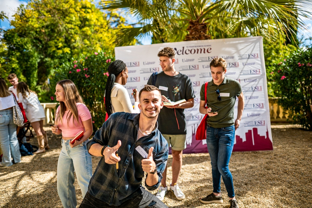 eseibarcelona's tweet photo. Countdown to the Fall Semester! 🍂📚 We can't wait to welcome students from over 35 nationalities to our vibrant campus. 

We would love to know, where are you from? Feel free to comment below ⤵️

🇦🇴🇵🇹🇷🇺🇮🇳🇮🇹🇵🇦🇲🇦🇳🇱🇱🇧🇪🇸
#ESEIBarcelona #ESEICommunity #ESEIBusinessSchool https://t.co/iPYLSDv2La