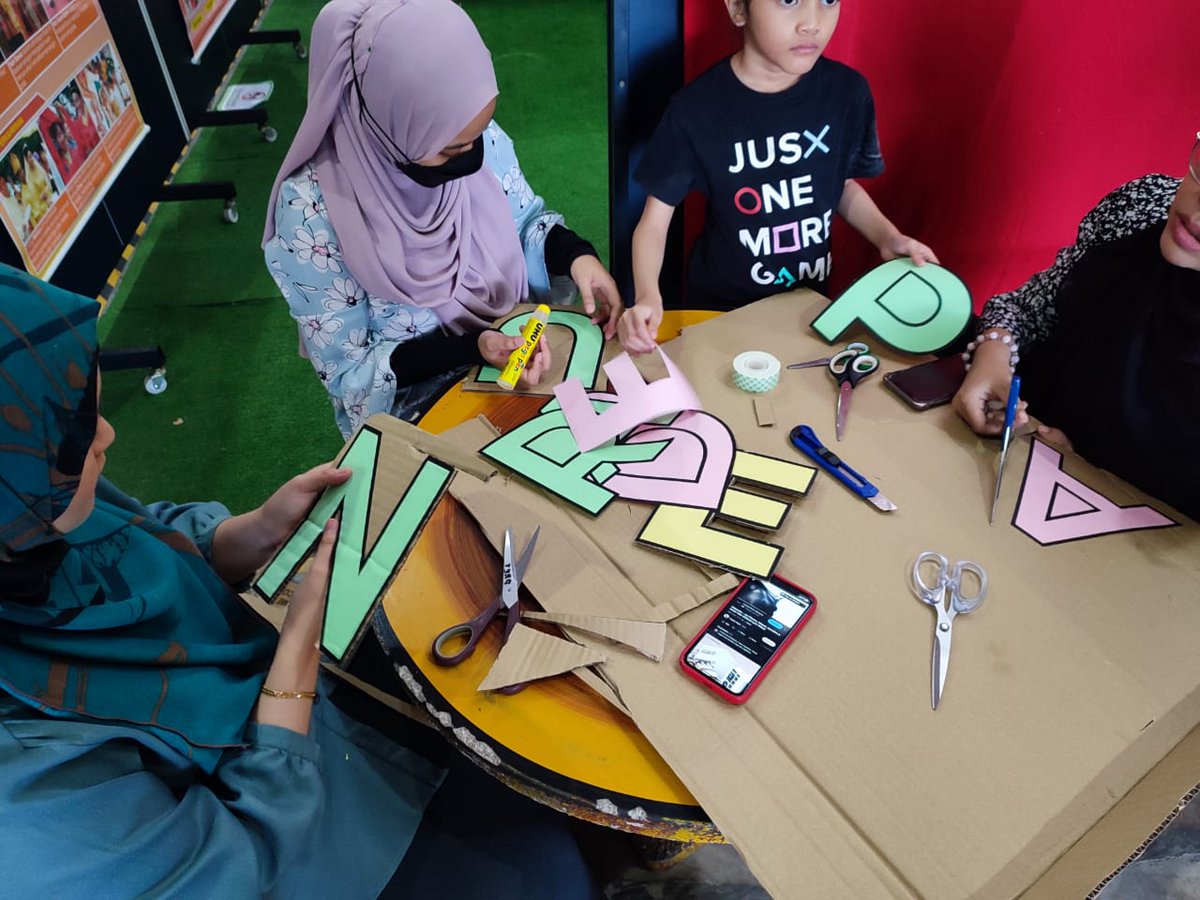 CSDCUpm's tweet image. Kibaran jalur gemilang menghiasi ruangan legar dan foyer di pejabat PKPP hasil usaha dan kerjasama staf PKPP UPM dalam mewujudkan suasana serta semangat patriotik dan nasionalisme di perkarangan PKPP  
#PKPP
#WeLoveUPM
#SemarakmerdekaUPM2023
#KibarJalurGemilang
#Merdeka
#Negaraku