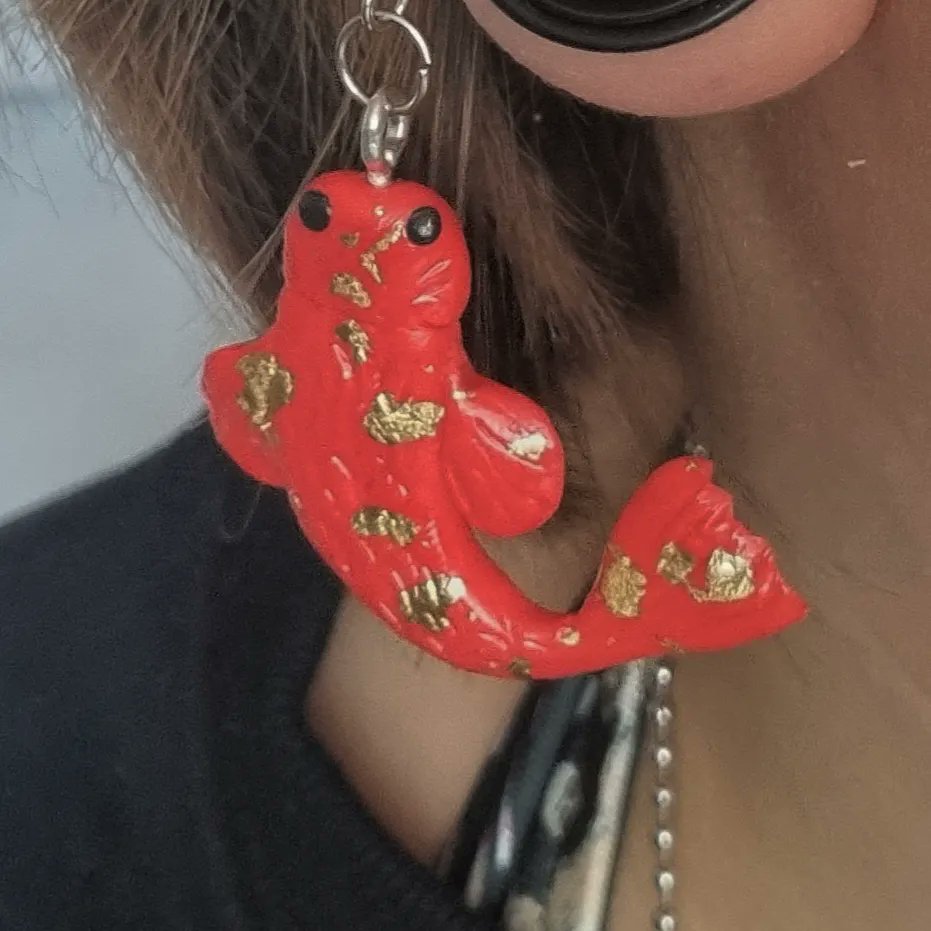 What are the cutest fish? 🤔 
Orange and gold koi fish earrings available now on my etsy etsy.com/listing/153945…