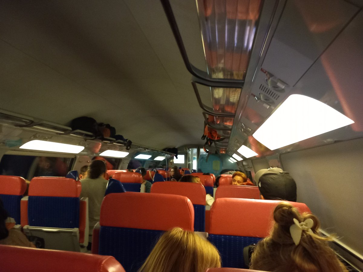 بہترین زندگی ہو یا کمترین حیات، اعلی ترین آسائشیں ہوں یا بدترین آزمائشیں، برتری کے زعم ہوں یا کمتری کے دکھ،بلندیوں کا سفر ہو یا پستیوں کے رستے،درد کے آہنگ ہوں یا خواہشوں کے رنگ، اس زندگی کا حاصل جدائیوں کے سوا کچھ نہیں اور ہمیشہ کا ساتھ اور سدا کی بادشاہت تو بس اللہ ہی کی ہے💦